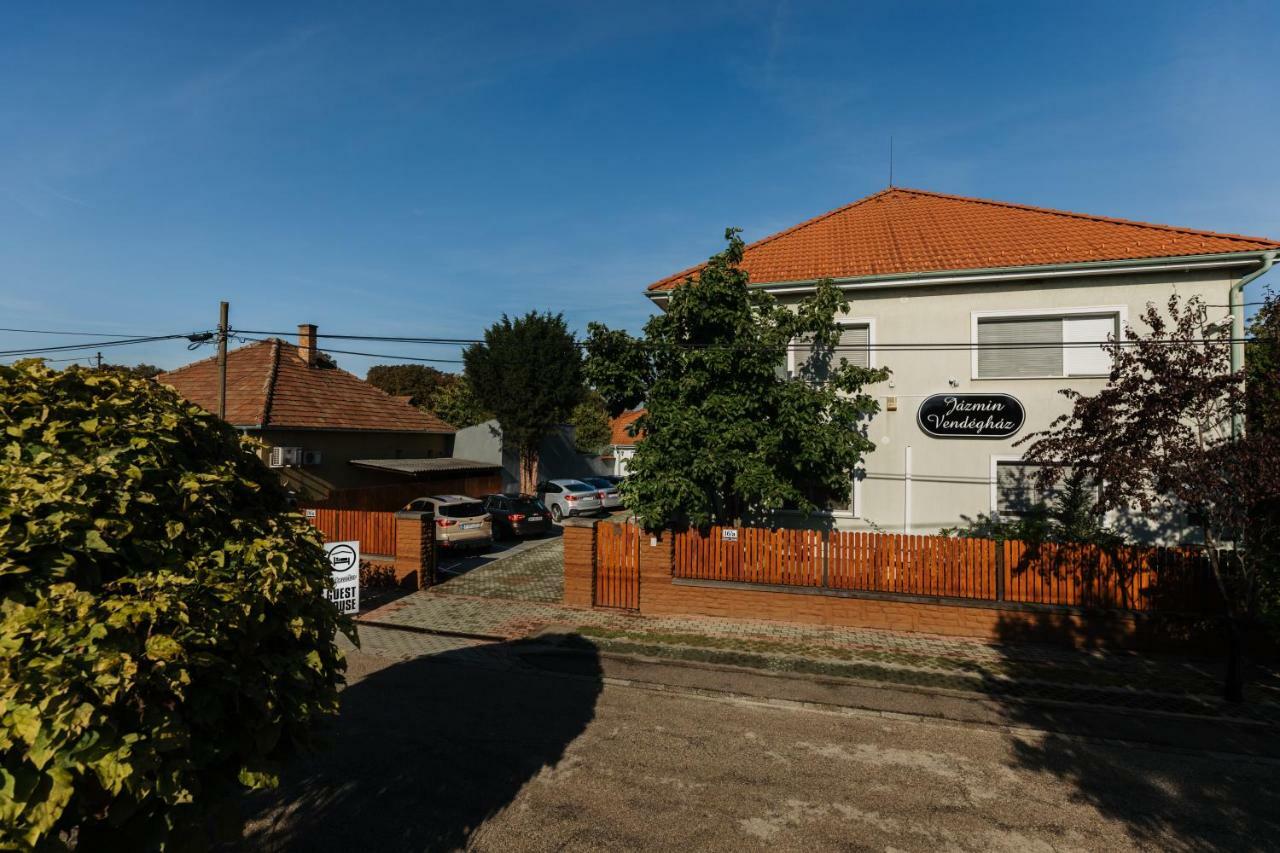 Airport Jazmin Guesthouse Vecsés Exterior foto