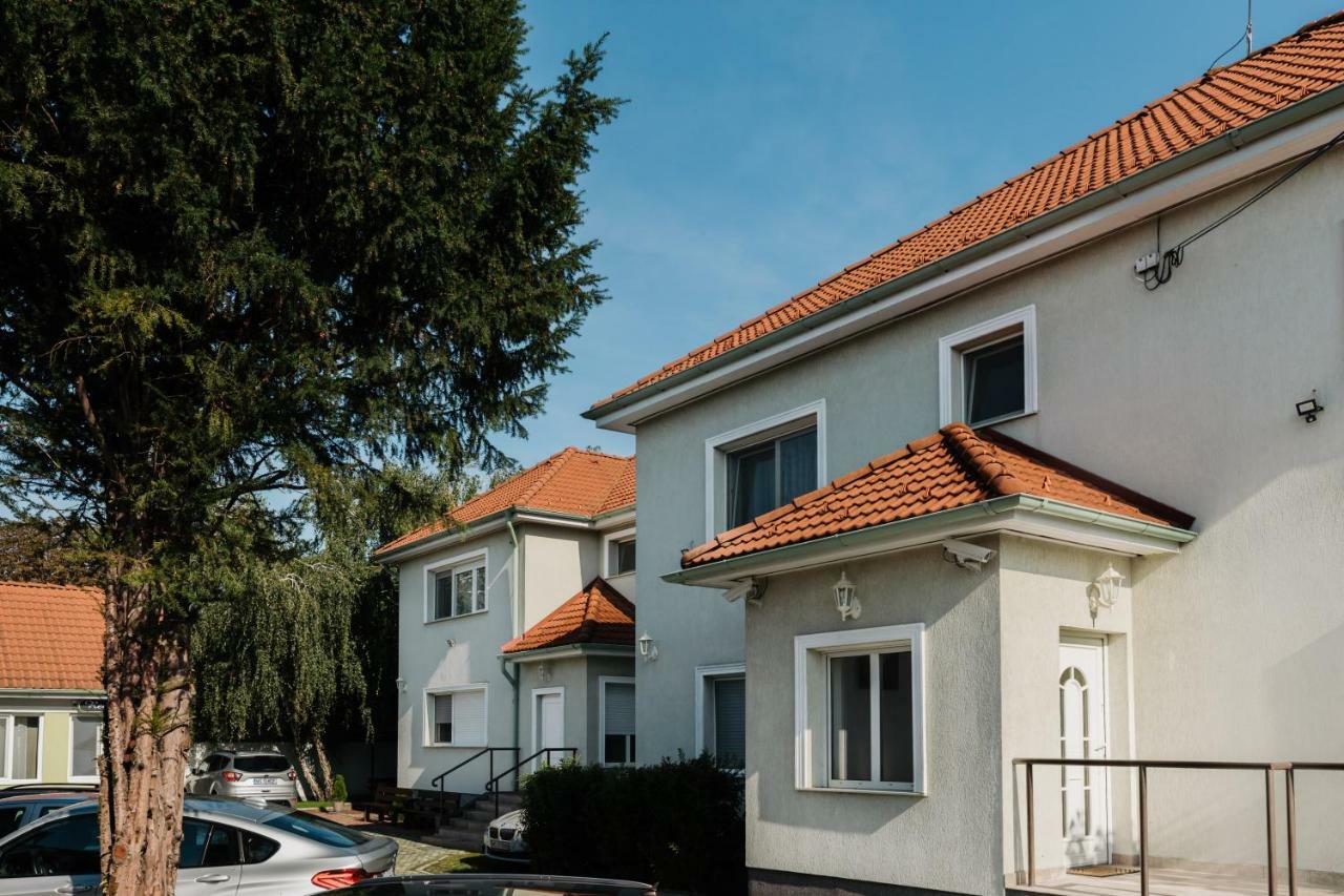 Airport Jazmin Guesthouse Vecsés Exterior foto