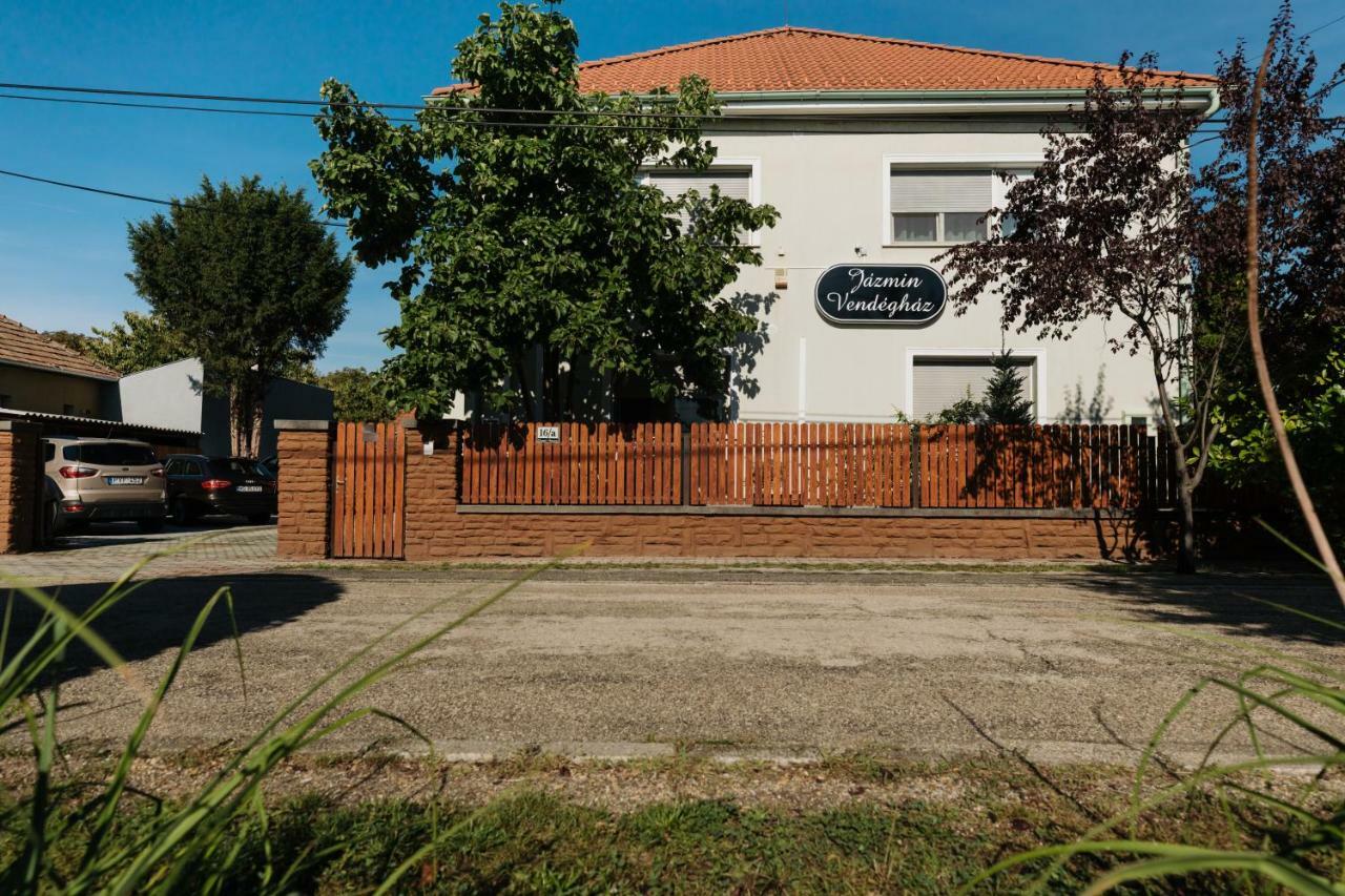 Airport Jazmin Guesthouse Vecsés Exterior foto