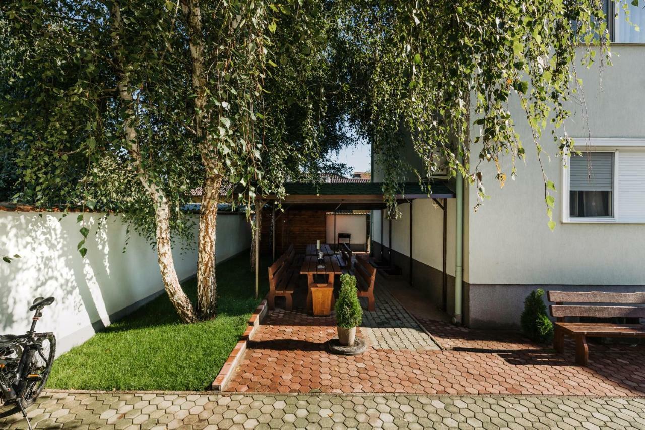 Airport Jazmin Guesthouse Vecsés Exterior foto